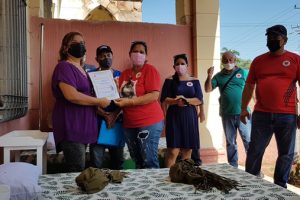 Artesanos camagüeyanos realizaron donativo a centros de aislamiento