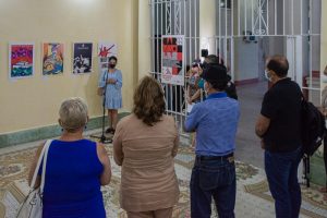Arriba a tierras camagüeyanas muestra de carteles cubanos