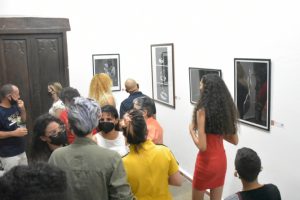 Disfrutan los camagüeyanos del evento de artes visuales Salón de la Ciudad