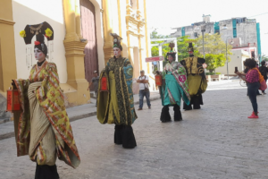 Teatro D´ Luz ilumina las calles de Camagüey