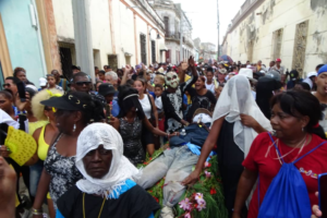 Llanto y alegría en entierro de San Pedro en Camagüey