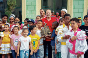 En Camagüey: Conjunto Arlequín recibe el Premio del Barrio