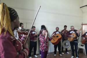 Tonada y mariachi vivos en un museo